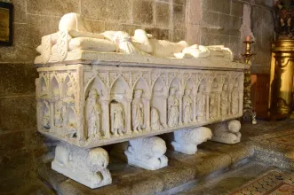 Local - Túmulo de Fernão Gomes de Góis – Igreja Matriz de Oliveira do Conde - Oliveira do Conde| Carregal do Sal| Viseu Dão Lafões