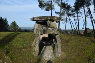 Local - Anta do Penedo do Com - Esmolfe| Penalva do Castelo| Viseu Dão Lafões