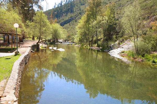 Local - Praia Fluvial Penedo Furado - Vila de Rei| Vila de Rei| Beira Baixa