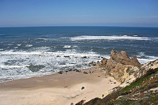 Local - Praia de Paredes da Vitória - Alcobaça| Oeste