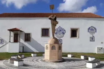 Local - Estátua da Padeira  - Aljubarrota | Junta de Freguesia de Aljubarrota| Alcobaça| Oeste| Portugal