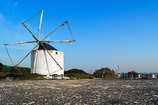 Local - Miradouro do Parque Moinhos Santana - Belém| Lisboa| Área Metropolitana de Lisboa