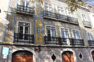 Local - Revestimento azulejar da fachada do Edifício no Campo de Santa Clara - São Vicente| Lisboa| Área Metropolitana de Lisboa| Portugal