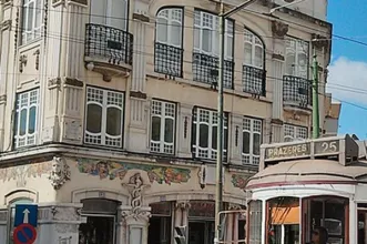Local - Frisos Arte Nova do Edifício na Rua Saraiva de Carvalho - Campo de Ourique| Lisboa| Área Metropolitana de Lisboa| Portugal