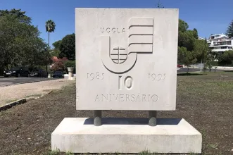 Local - Placa Evocativa do 10º Aniversário da UCCLA - Belém| Lisboa| Área Metropolitana de Lisboa| Portugal