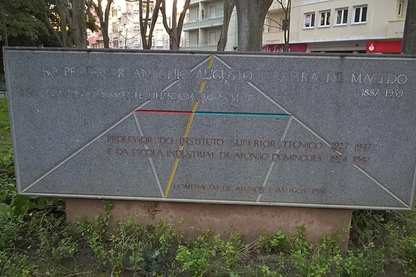 Local - Memorial evocativo do Prof. António Augusto Ferreira de Macedo - Campo de Ourique| Lisboa| Área Metropolitana de Lisboa