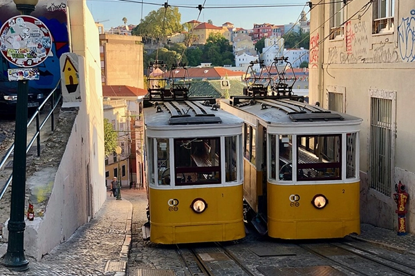 Local - Ascensor da Glória - Santo António| Lisboa| Área Metropolitana de Lisboa