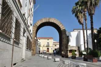 Local - Arco de Trajano - Mérida| Badajoz| España