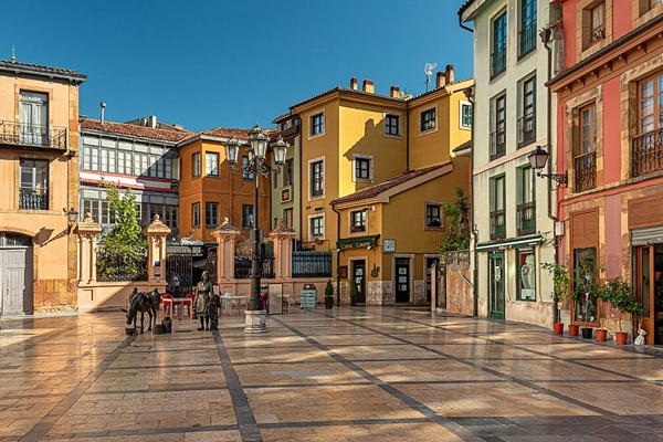 Local - Praça de Trascorrales - Oviedo| Asturias