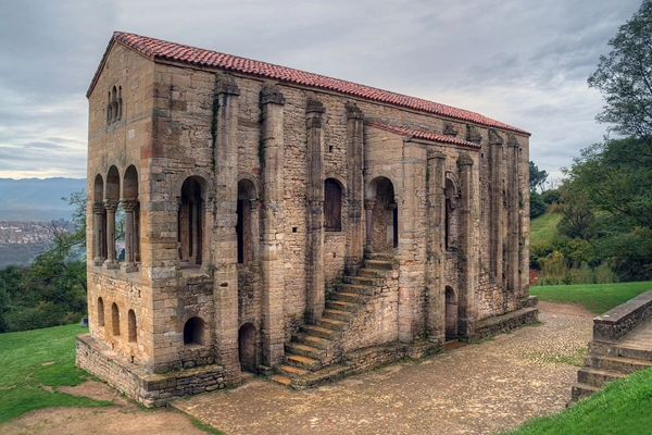 Local - Santa Maria del Naranco  - Oviedo| Asturias