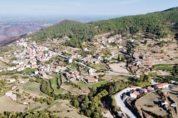 Local - Ribeira de Valezim - Valezim| Seia| Beiras e Serra da Estrela