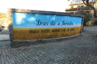 Local - Mural em Homenagem à Tia Maria Luísa - Lagoa | Junta de Freguesia de Lagoa | Macedo de Cavaleiros| Terras de Trás-os-Montes