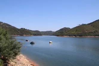 Local - Lago Azul - Praia Fluvial da Castanheira - Castanheira | Junta de Freguesia Ferreira do Zêzere | Ferreira do Zêzere| Médio Tejo
