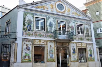 Local - Revestimento azulejar da fachada da Loja da Fábrica de Cerâmica Viúva Lamego - Arroios| Lisboa| Área Metropolitana de Lisboa