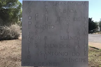 Local - Placa Evocativa do 10º Aniversário da UCCLA - Belém| Lisboa| Área Metropolitana de Lisboa