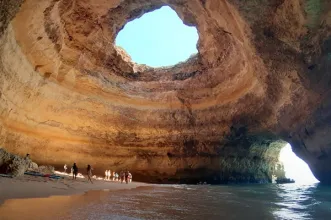 Local - Algarve Beauties - Passeios Grutas Benagil - Benagil, Carvoeiro| Lagoa| Algarve