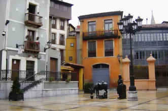 Local - Praça de Trascorrales - Oviedo| Asturias