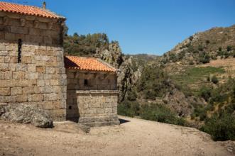 Local - Igreja do antigo Mosteiro de São Pedro das Águias - Granjinha| Tabuaço| Douro