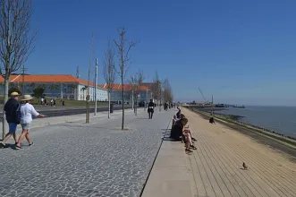 Local - Praia Fluvial Ribeira das Naus - Lisboa| Lisboa| Área Metropolitana de Lisboa