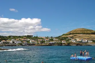 Local - Zona Balnear de Porto Martins - Praia da Vitória| Região Autónoma dos Açores